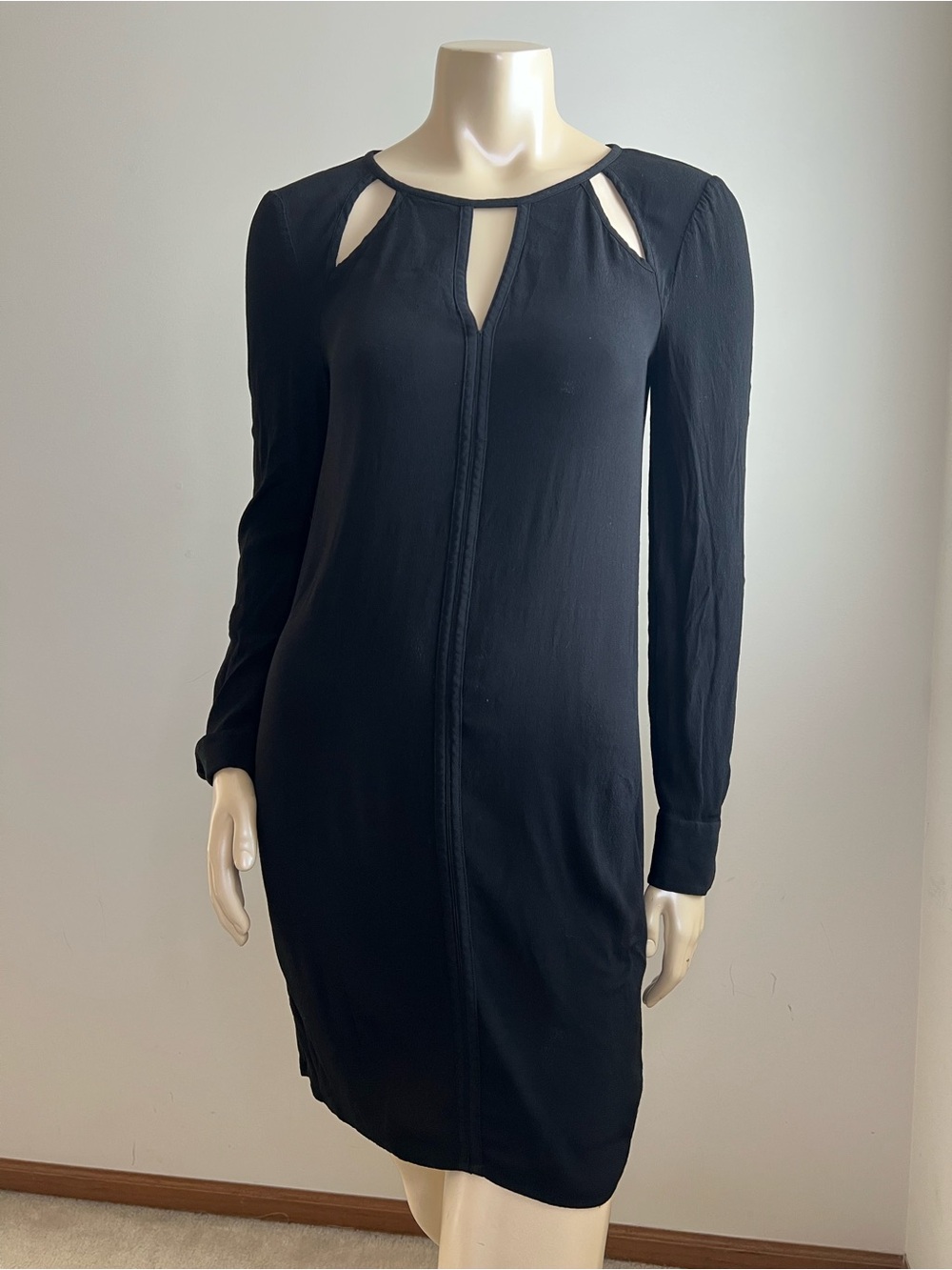 ❤️BCBGMaxAzria Emmalise Women’s Black Long Sleeve Keyhole Shift Dress